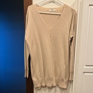 Zenana Outfitters Women's V-Neck Tan Sweater